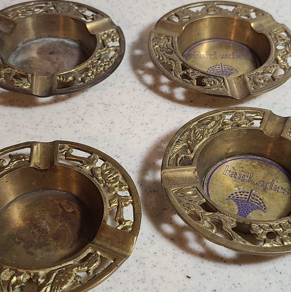 Set of 4 ashtrays for sale